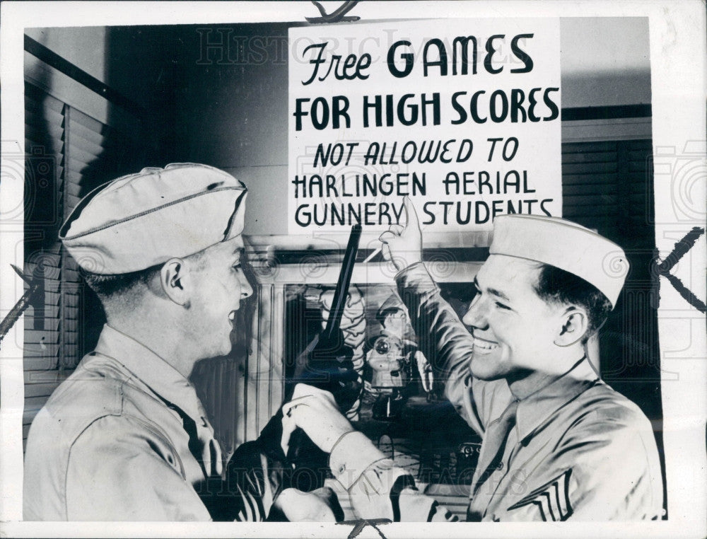 1942 Army Recreation Press Photo - Historic Images