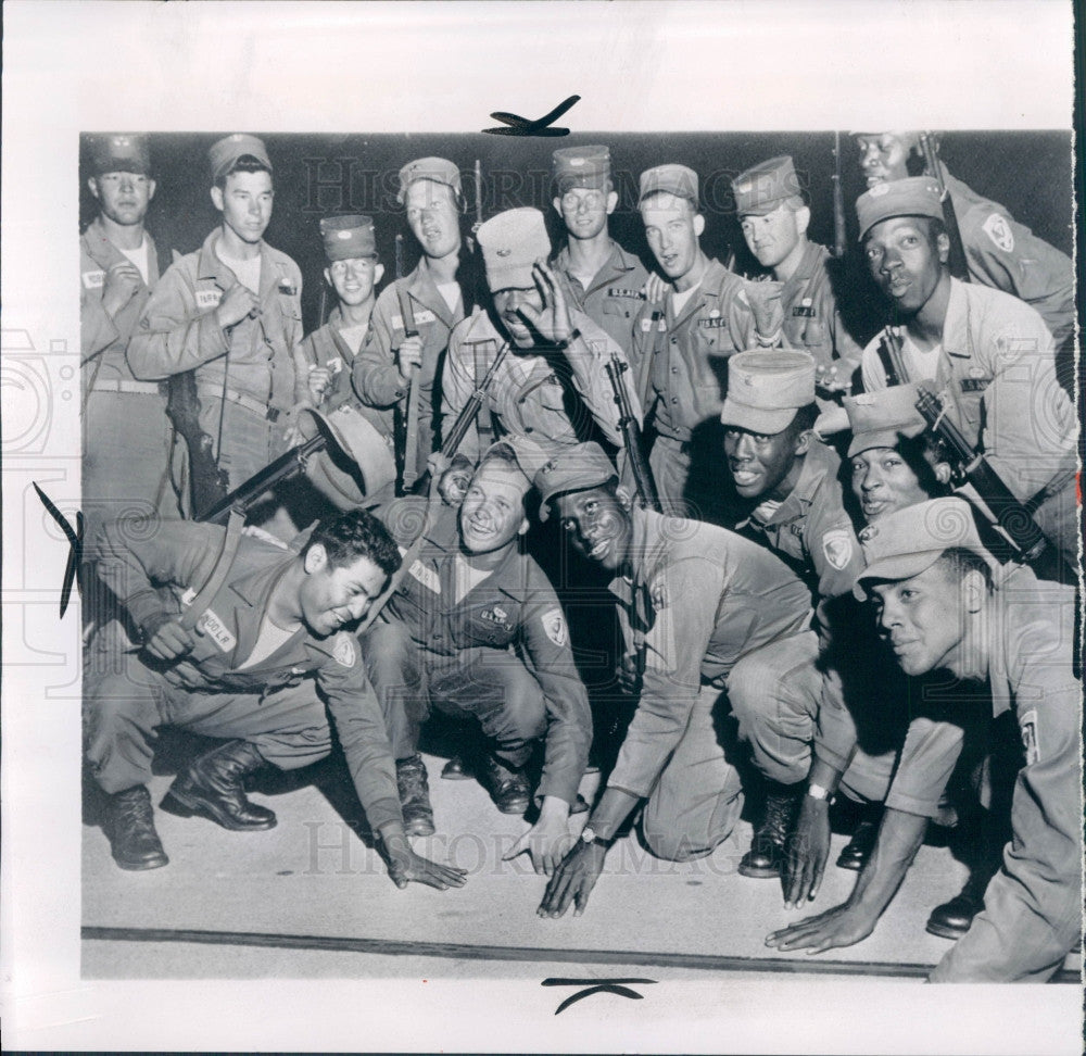 1955 GI&#39;s Aboard Crippled Globemaster Press Photo - Historic Images