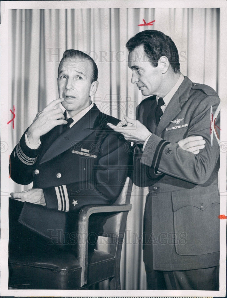 1955 Lloyd Nolan &amp; Barry Sullivan Press Photo - Historic Images