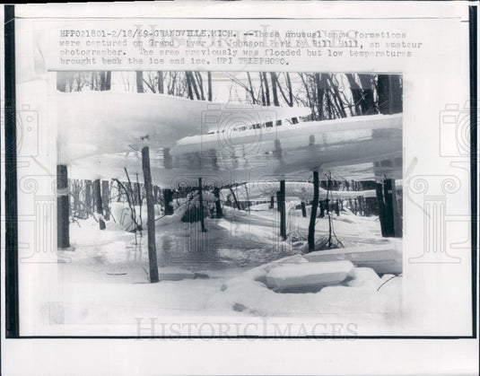 1969 MI Grand River Hovering Ice Press Photo - Historic Images