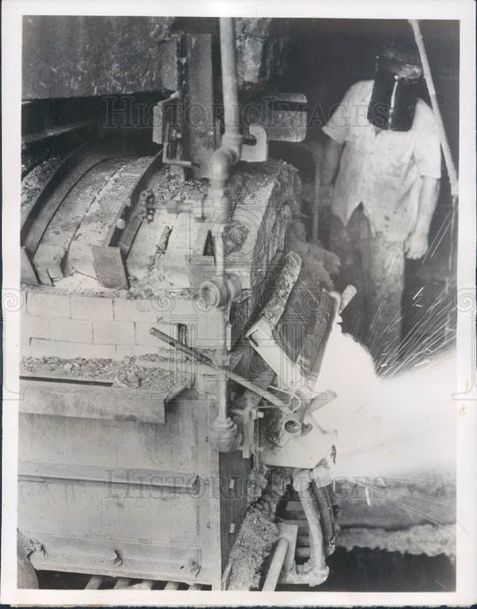 1950 Slag Making Wool Mineral Press Photo - Historic Images