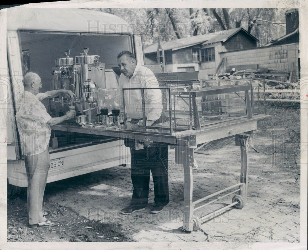 1956 Mobile Cafeteria Press Photo - Historic Images