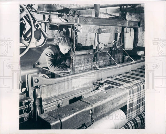 1952 Scotland Weaving Tartans Press Photo - Historic Images