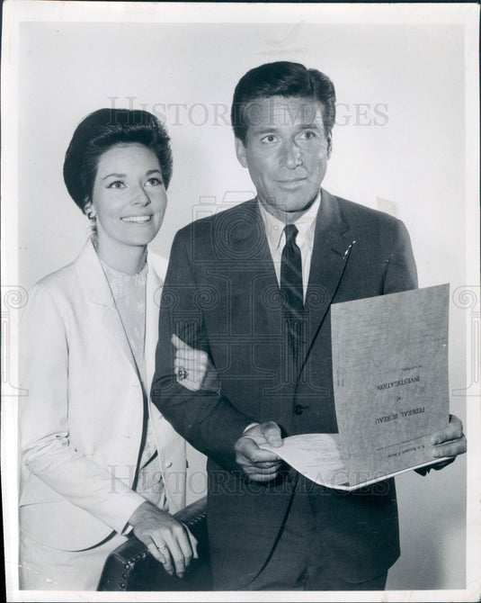 1966 Efrem Zimbalist & Lee Meriwether Press Photo - Historic Images