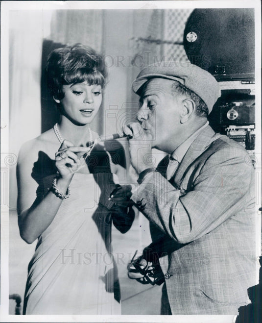 1965 Actors Juliet Prowse & George Burns Press Photo - Historic Images
