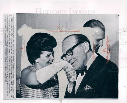 1969 Jack Benny Judy Agnew Press Photo - Historic Images