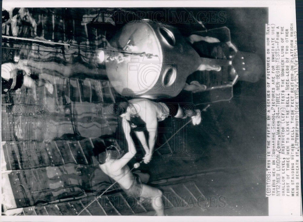 1942 Navy Training Escape Sub Press Photo - Historic Images