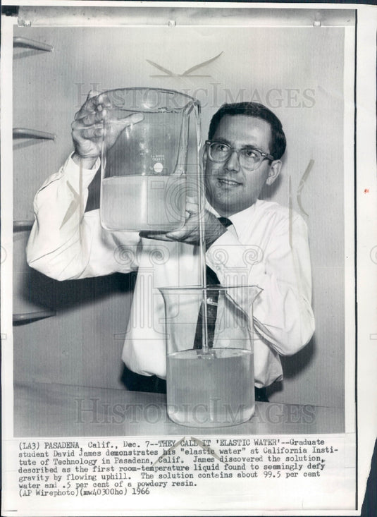 1966 Elastic Water Demonstration Press Photo - Historic Images