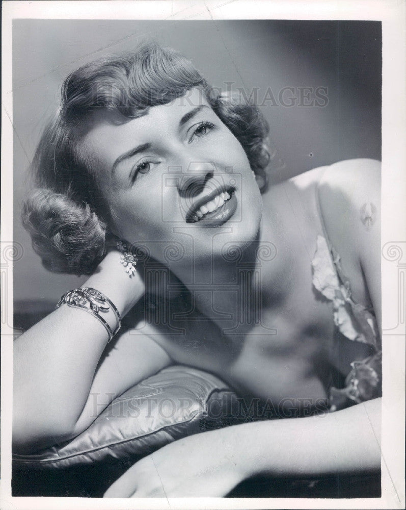 1951 Actress Roberta Quinlan Press Photo - Historic Images