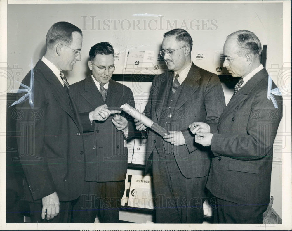 1942 Detroit Ontario Air Defense Officials Press Photo - Historic Images