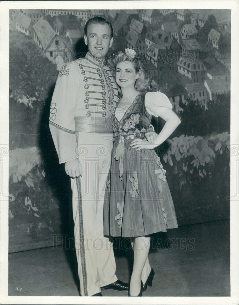 1942 Actors Barbara Scully Robert Davis Press Photo - Historic Images