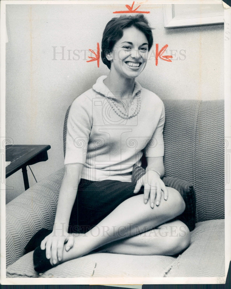 1960 Actress Elizabeth Seal Press Photo - Historic Images