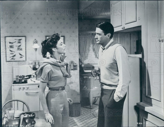 1956 Actors Gregory Peck Jennifer Jones Press Photo - Historic Images