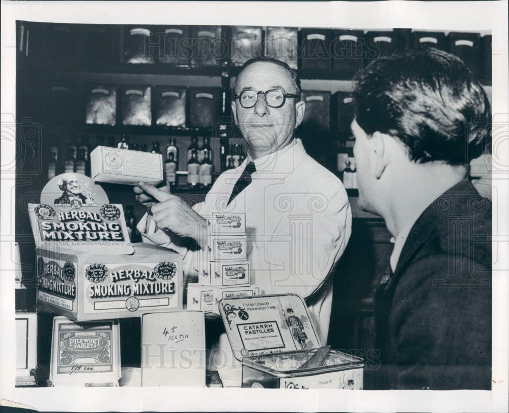 1947 Britain Tobacco Shop Press Photo - Historic Images