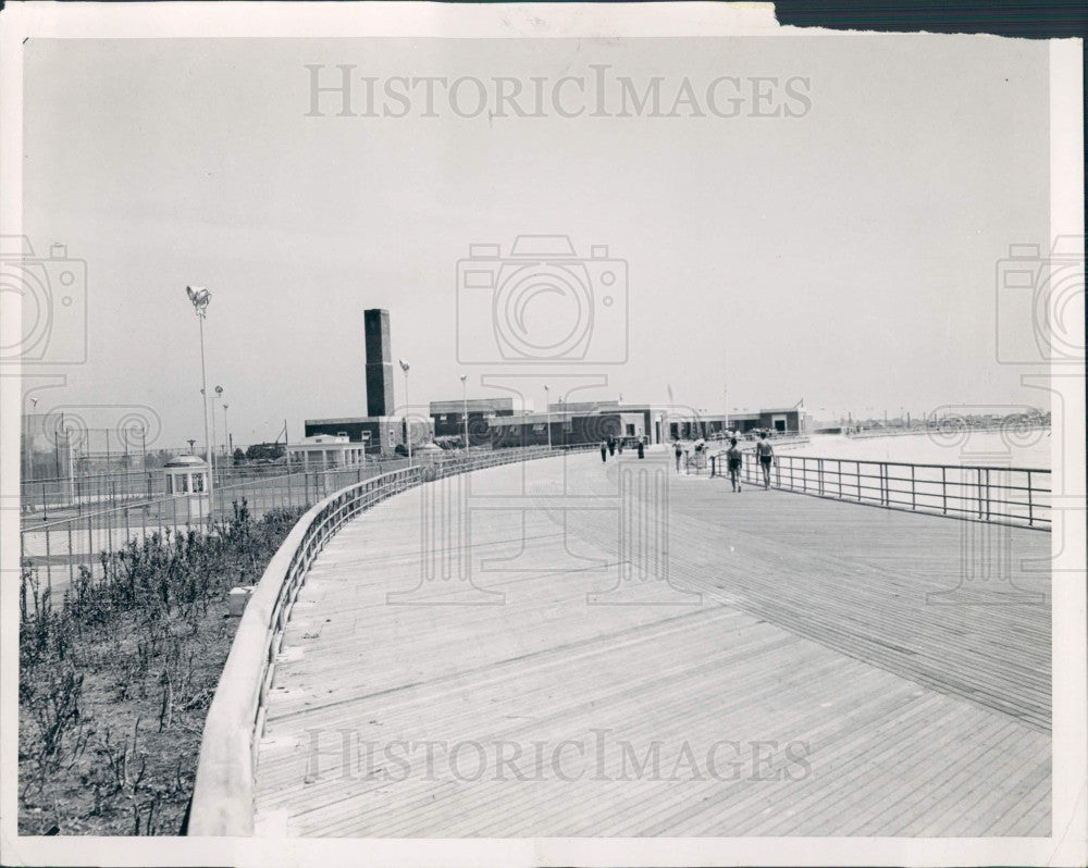 1937 New York Jacob Riis Park Boardwalk Press Photo - Historic Images