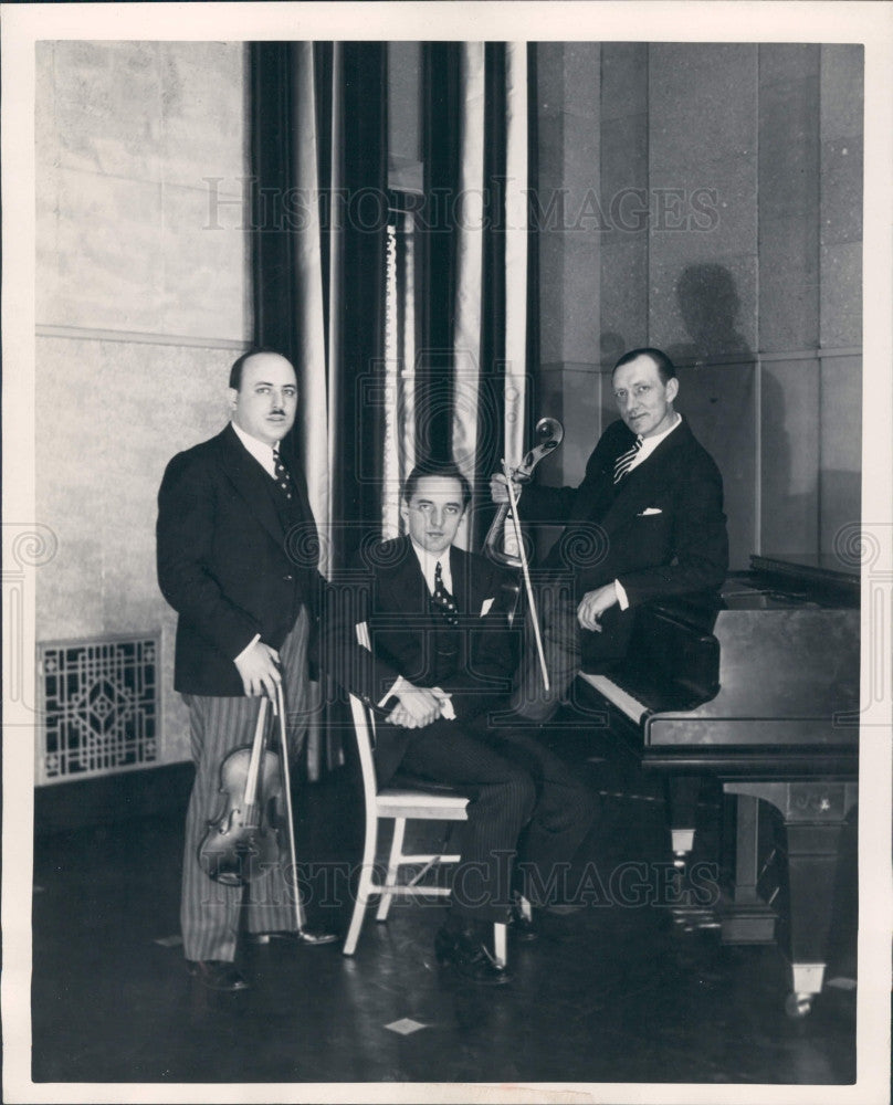 Undated Chicago Daily News Trio Press Photo - Historic Images