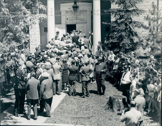 1946 Rockford IL Williams Wedding Crowd Press Photo - Historic Images