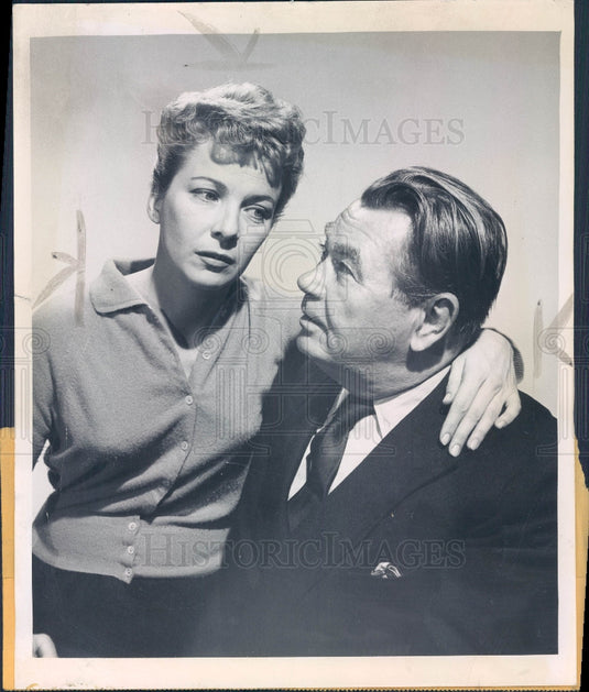 1957 Actors Joan Tetzel & Oscar Homolka Press Photo - Historic Images