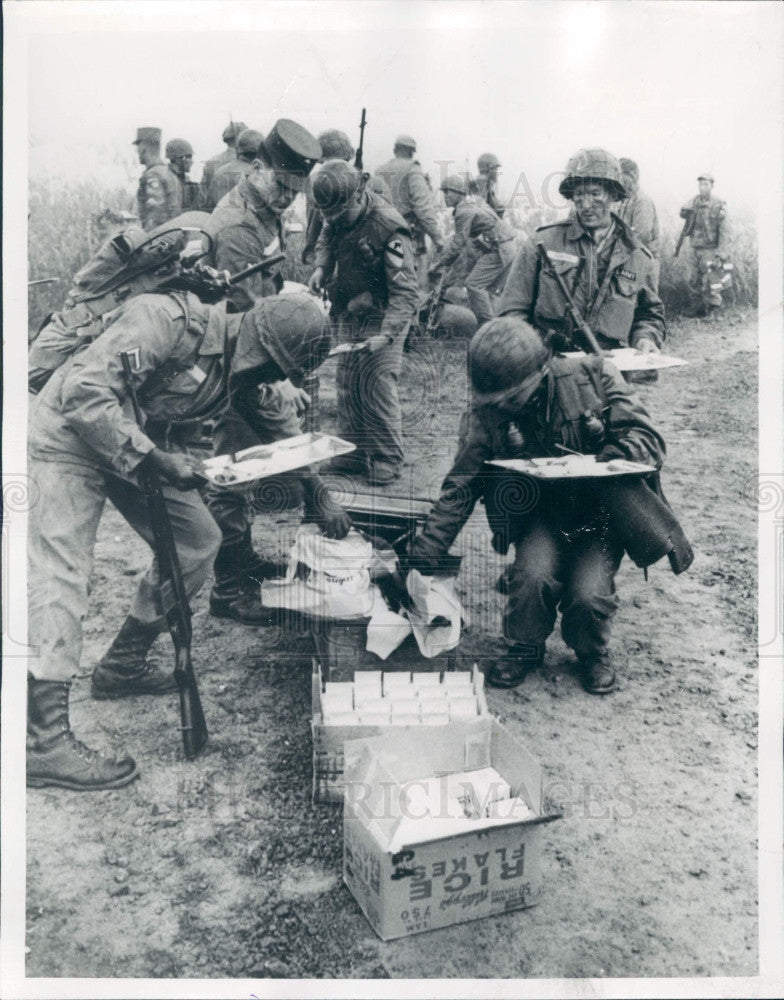 1964 S Korea Demilitarized Zone US Soldiers Press Photo - Historic Images