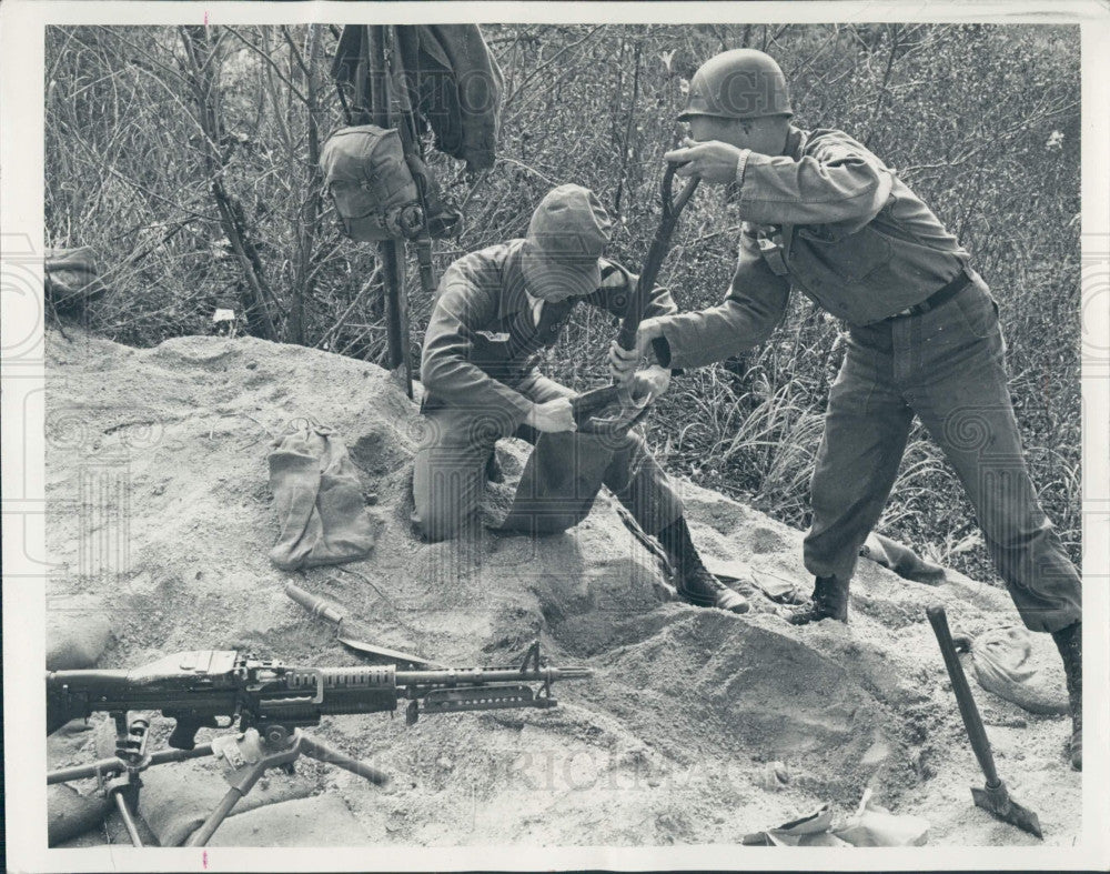 1964 S Korea Demilitarized Zone US Soldiers Press Photo - Historic Images