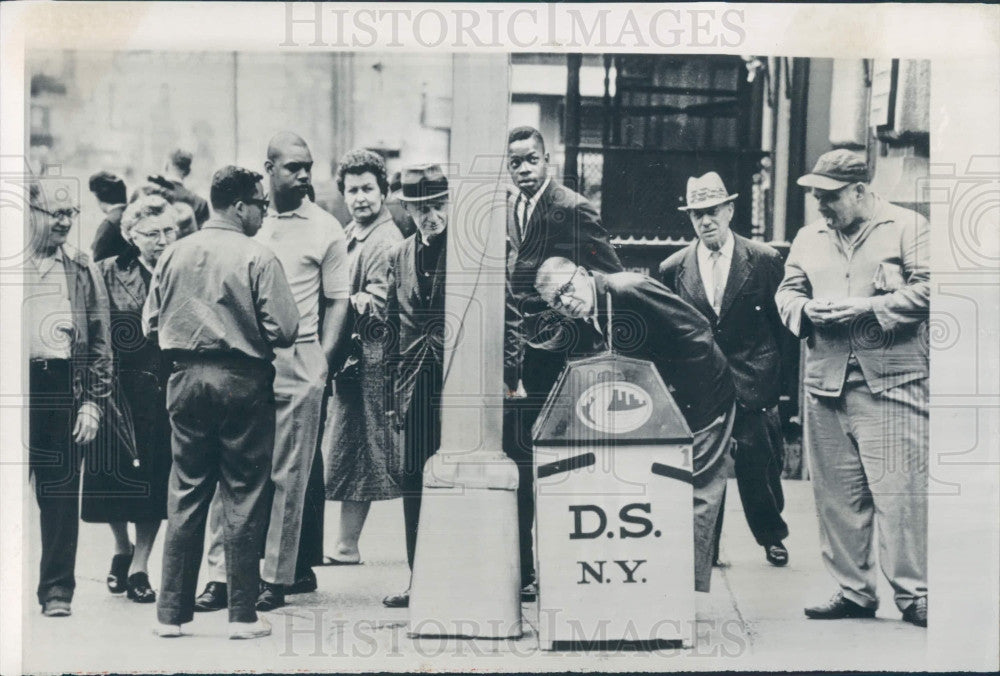 1963 New York Talking Trash Can Press Photo - Historic Images