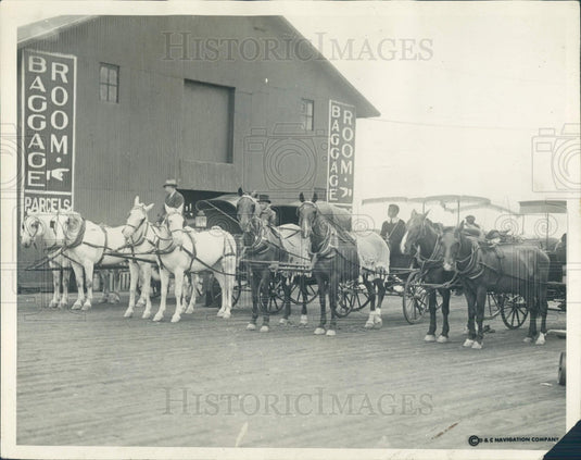 1933 Horse Drawn Carriages Press Photo - Historic Images