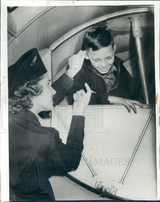 1940 Young Airline Stowaway Press Photo - Historic Images