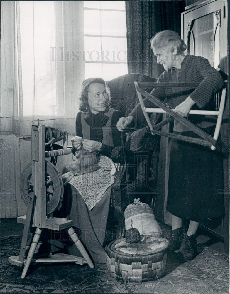 1948 Spinning Wheel Press Photo - Historic Images