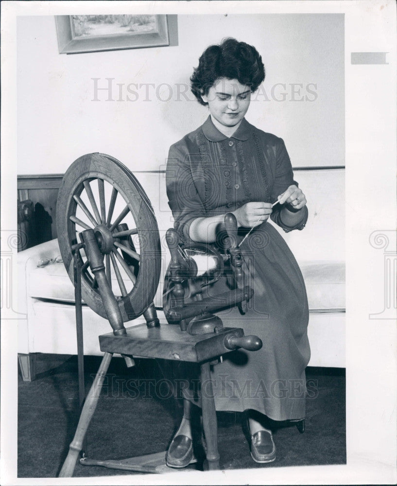 1956 Spinning Wheel Press Photo - Historic Images