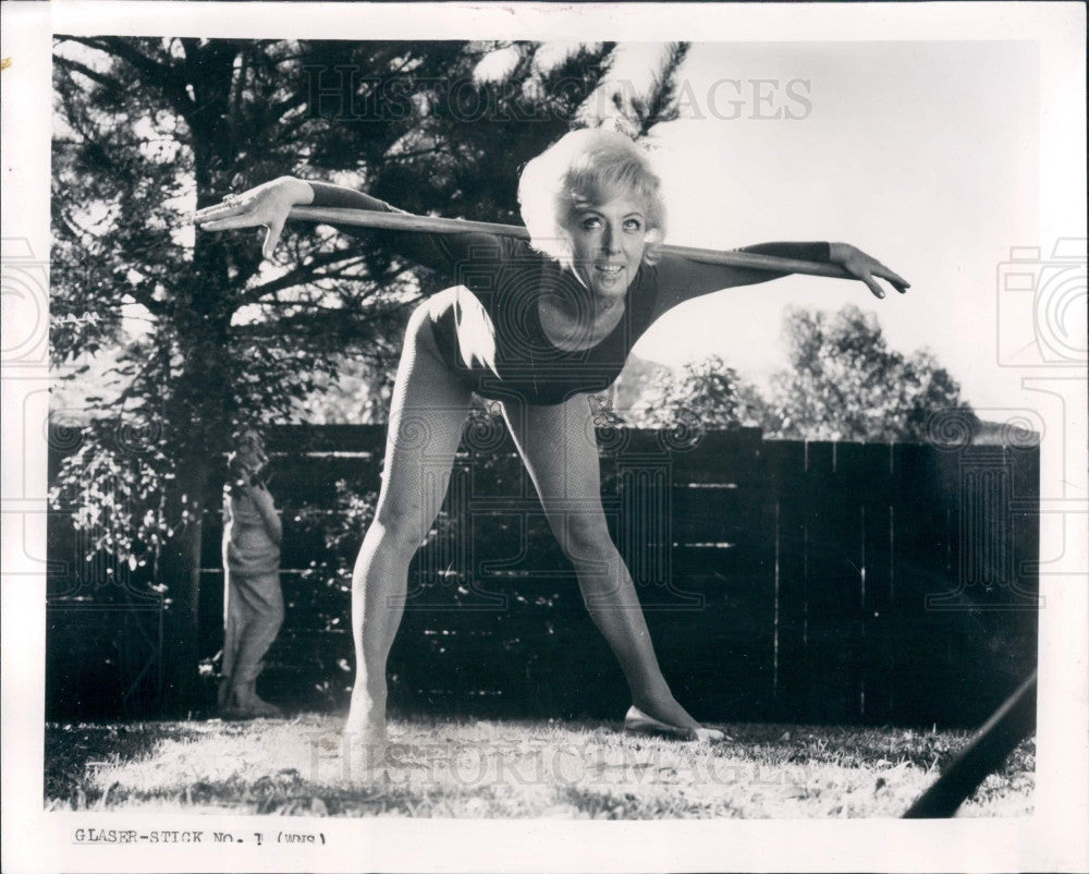 1969 Beauty Counselor Ellen Roy Press Photo - Historic Images