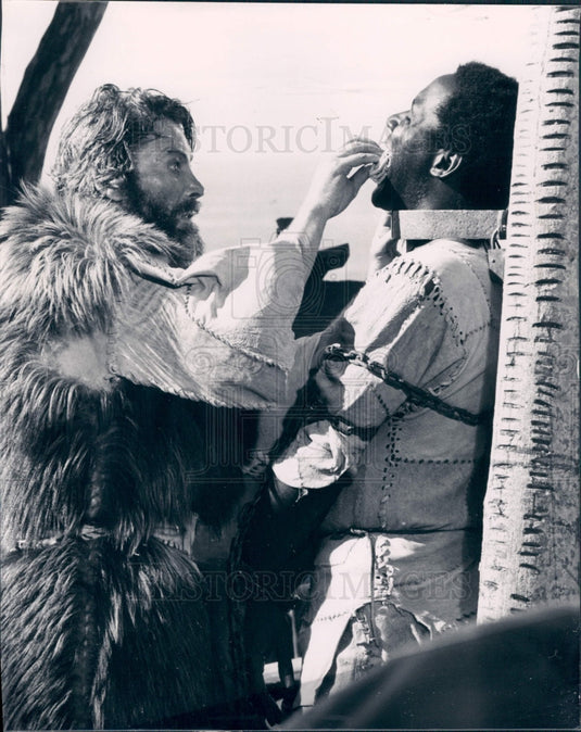 1975 Actors Richard Roundtree Peter O'Toole Press Photo - Historic Images