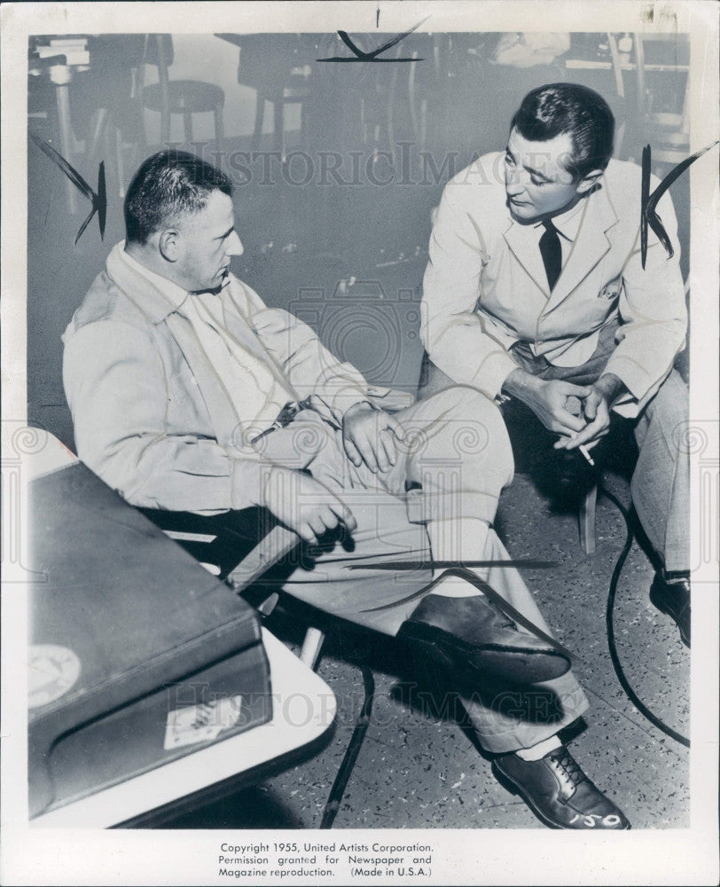 1955 Producer S Kramer Actor Robert Mitchum Press Photo - Historic Images