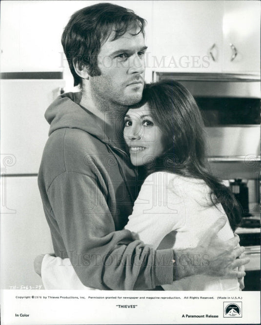 1977 Actors Marlo Thomas & Charles Grodin Press Photo - Historic Images