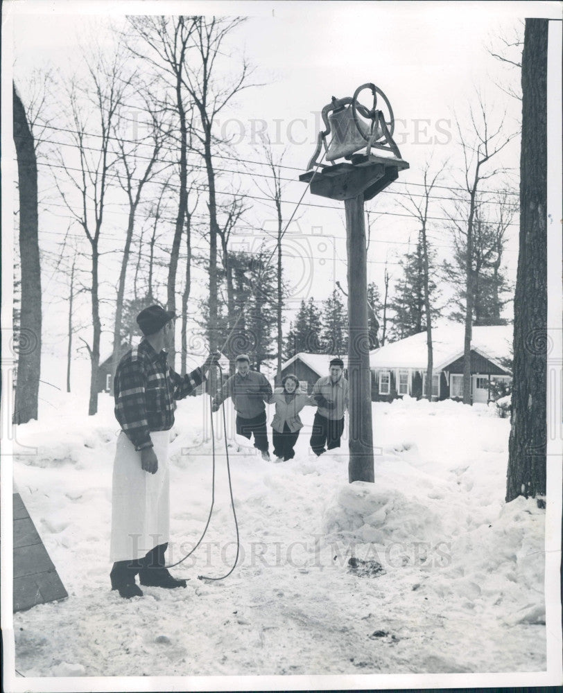 1951 Skiing Lessons Dinner Time Press Photo - Historic Images