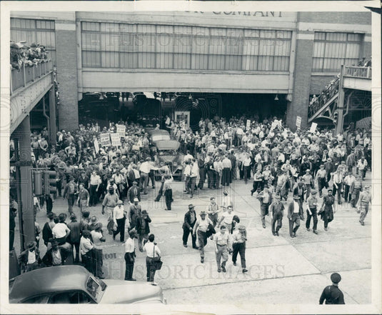 1949 Detroit Ford Motor Company Strike Press Photo - Historic Images
