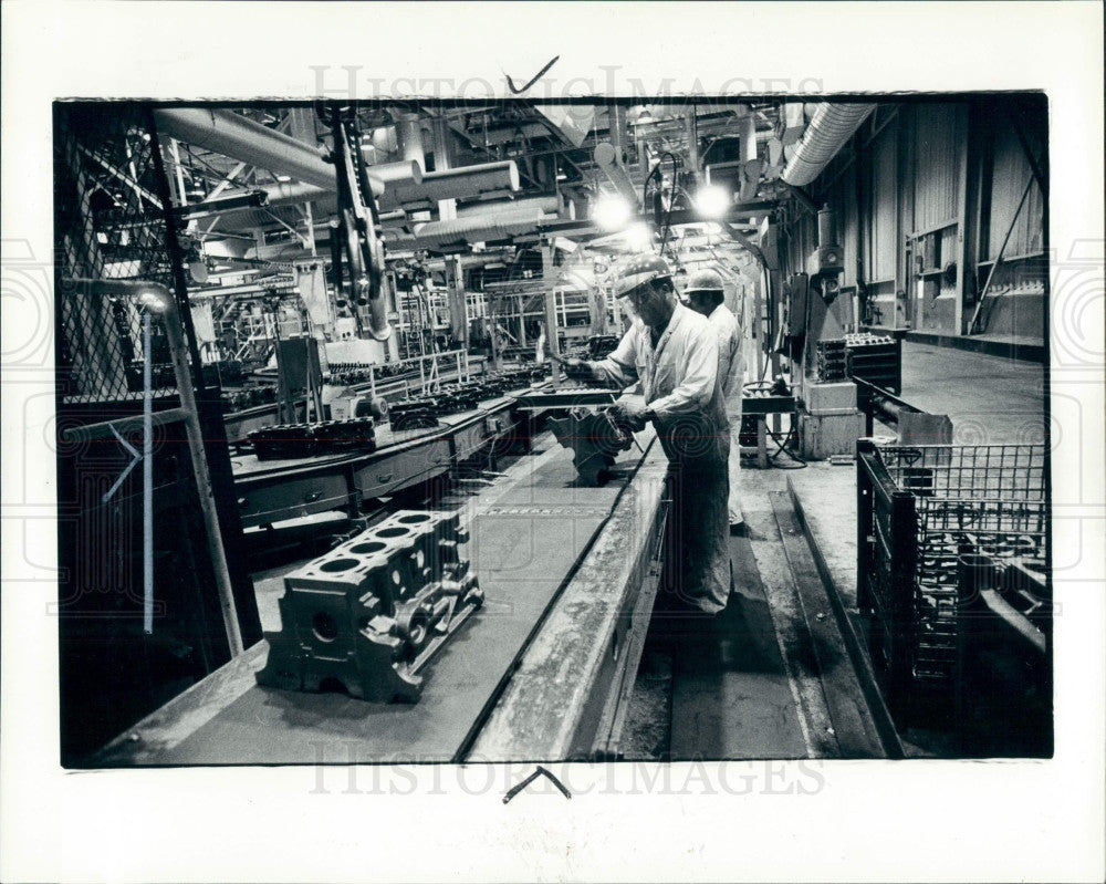 1980 Flat Rock MI Ford Foundry Assembly Press Photo - Historic Images