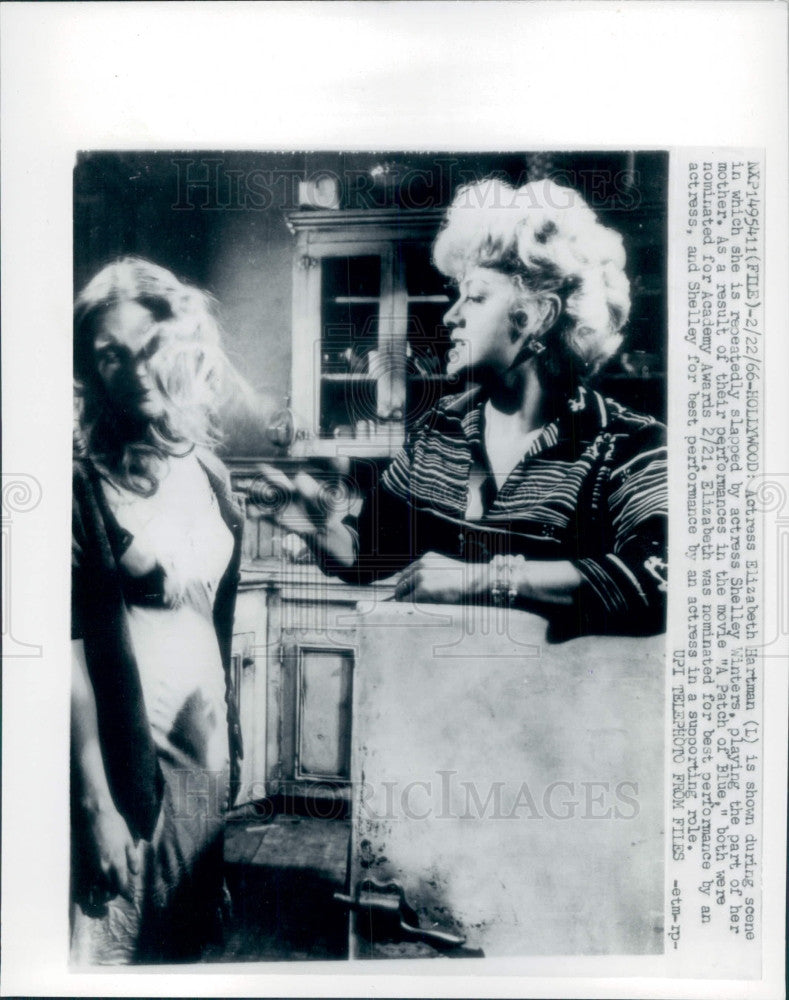 1966 Elizabeth Hartman &amp; Shelley Winters Press Photo - Historic Images