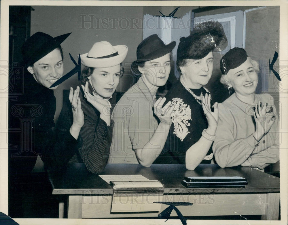 1941 WWII Army Hostesses Press Photo - Historic Images