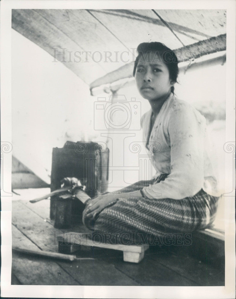 1939 Sea Gypsies Badjo Girl Press Photo - Historic Images