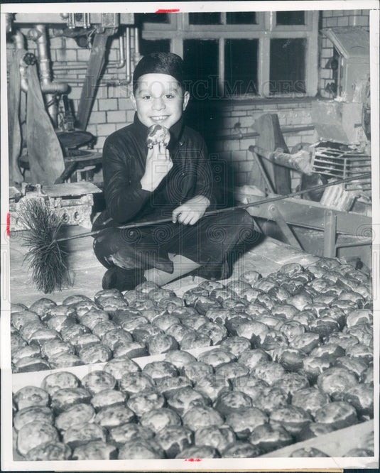 1956 Germany New Year's Pfannkuchen Press Photo - Historic Images