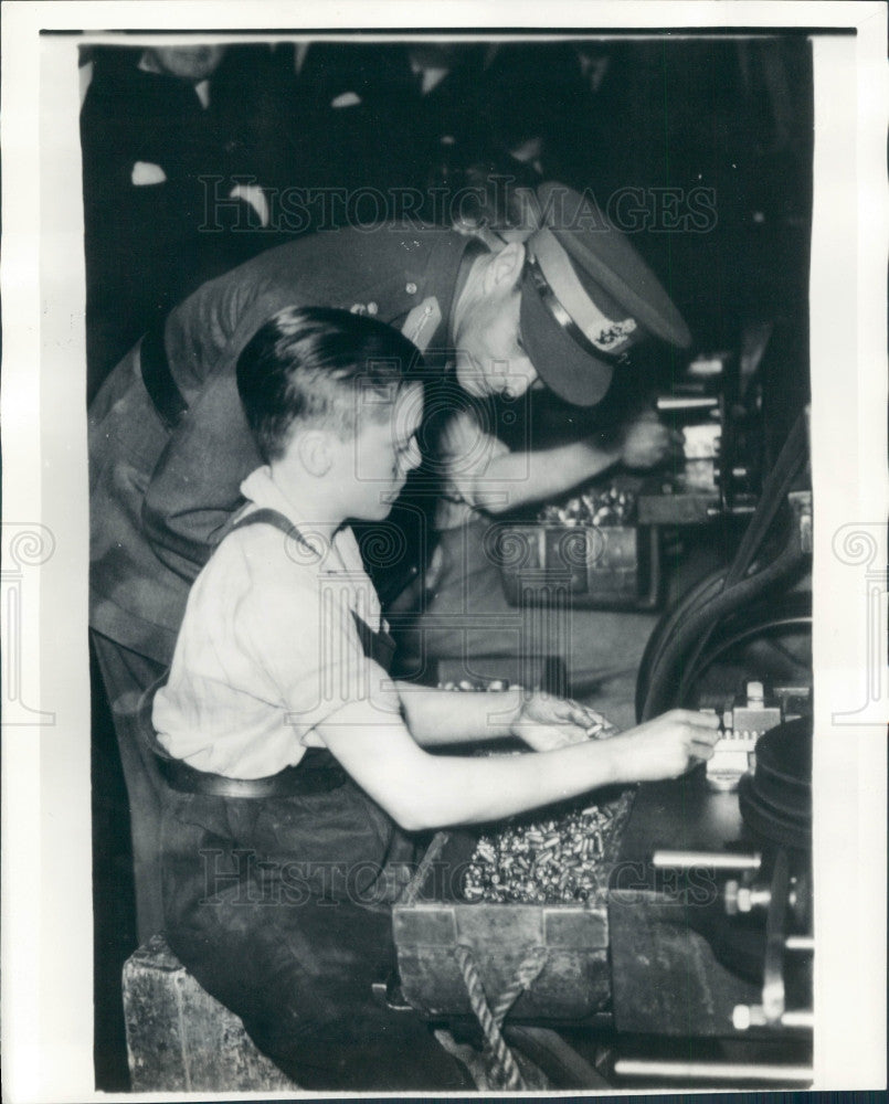 1940 British Armaments Factory Press Photo - Historic Images