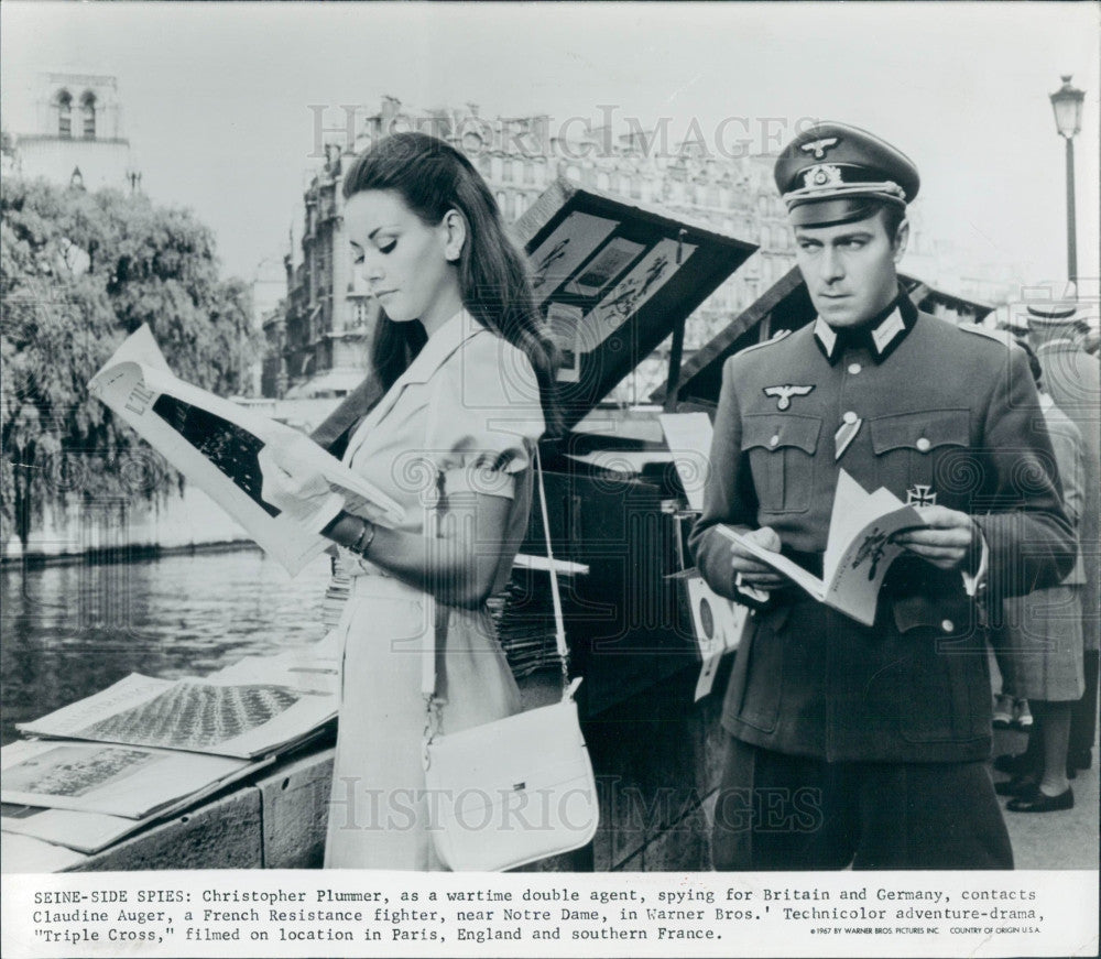 1967 Christopher Plummer Claudine Auger Press Photo - Historic Images