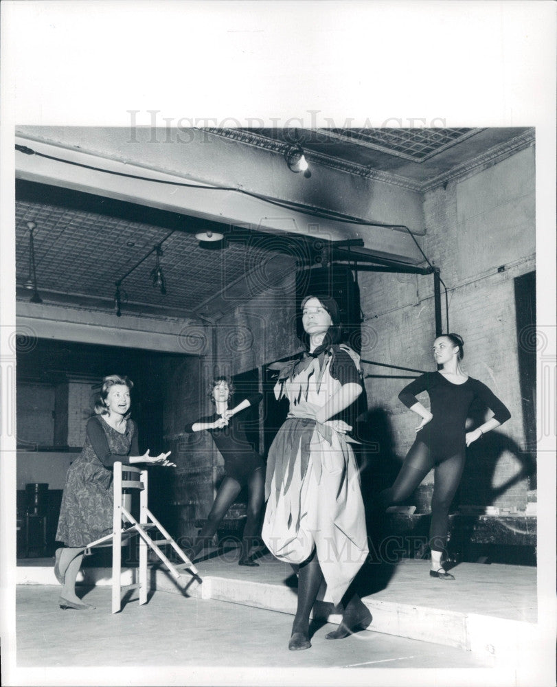 1963 Freelance Dancer Troop Press Photo - Historic Images