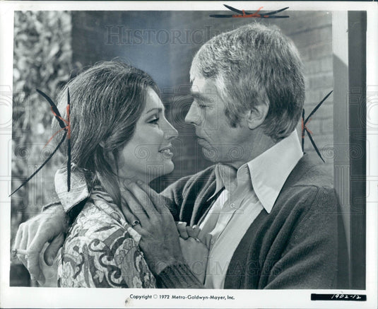 1972 Actors James Coburn & Jennifer O'Neil Press Photo - Historic Images