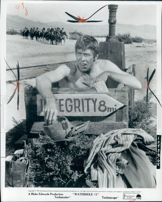 1967 Actor James Coburn Press Photo - Historic Images