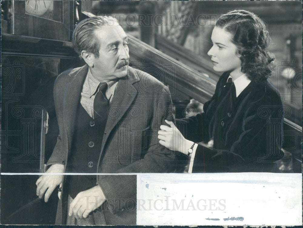 1940 Actors Adolphe Menjou/Maureen O'Hara Press Photo - Historic Images