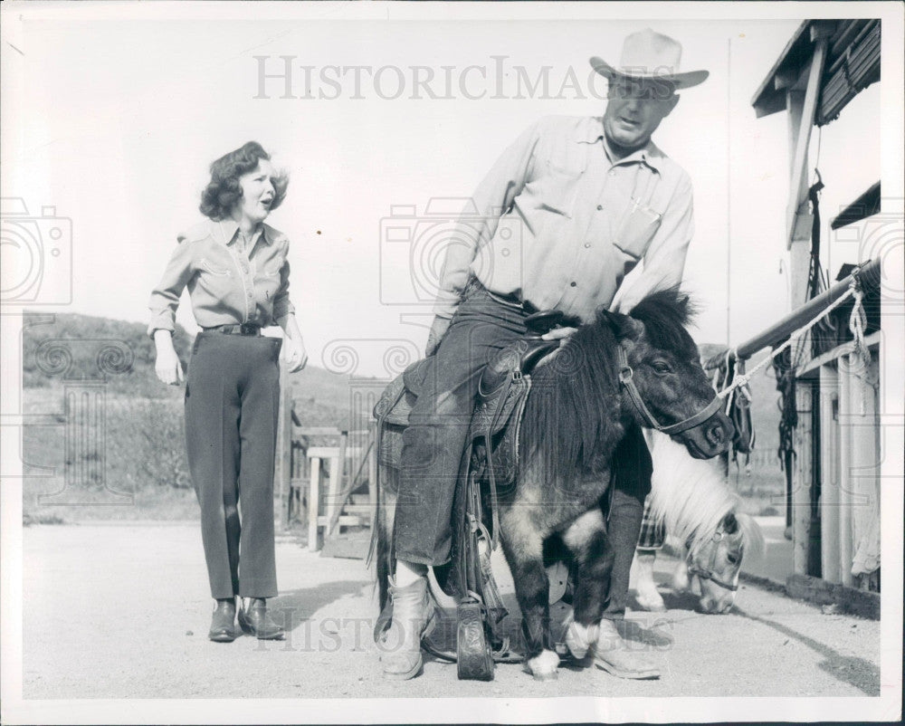 1953 Doc Elliott Overloads Pony Press Photo - Historic Images