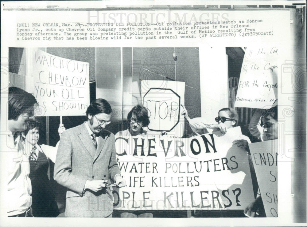 1970 Chevron Oil Company Protests Press Photo - Historic Images