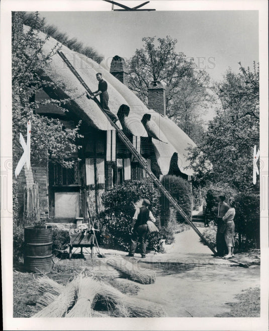 1957 England Anne Hathaway Cottage Press Photo - Historic Images