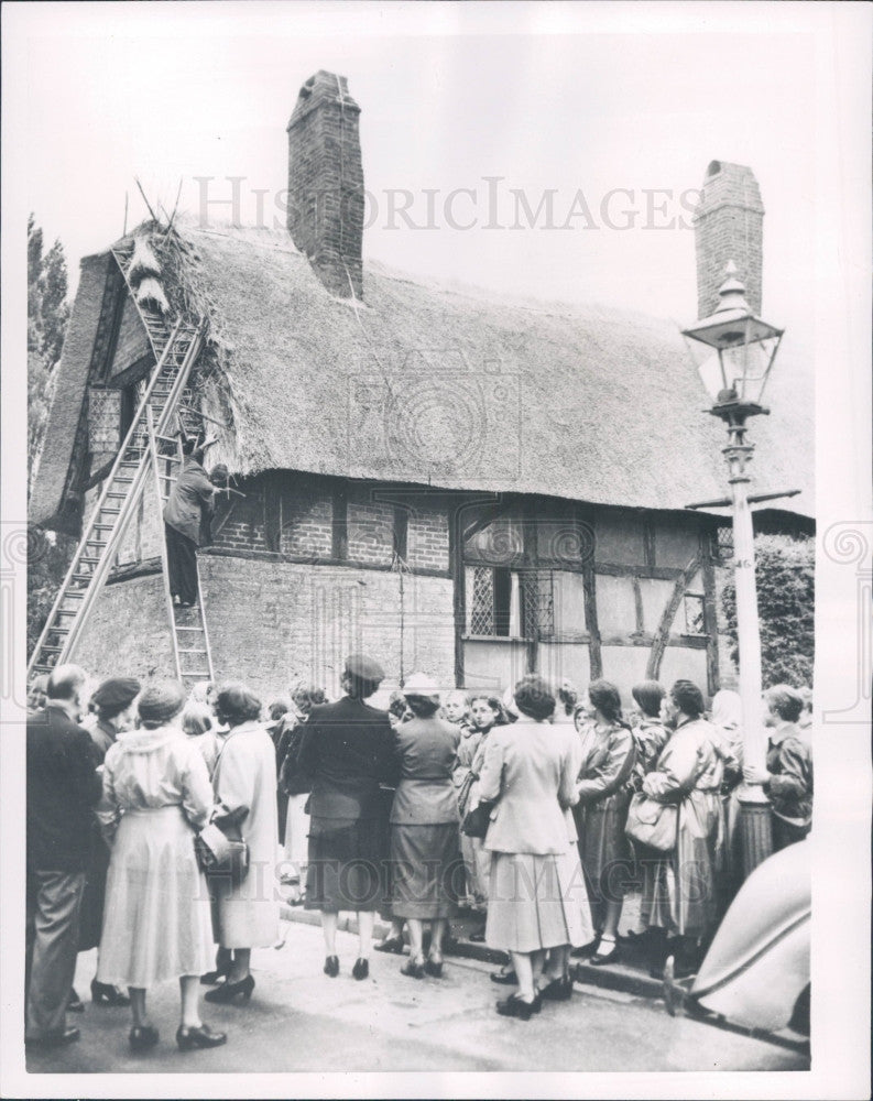 1954 England Anne Hathaway Cottage Press Photo - Historic Images